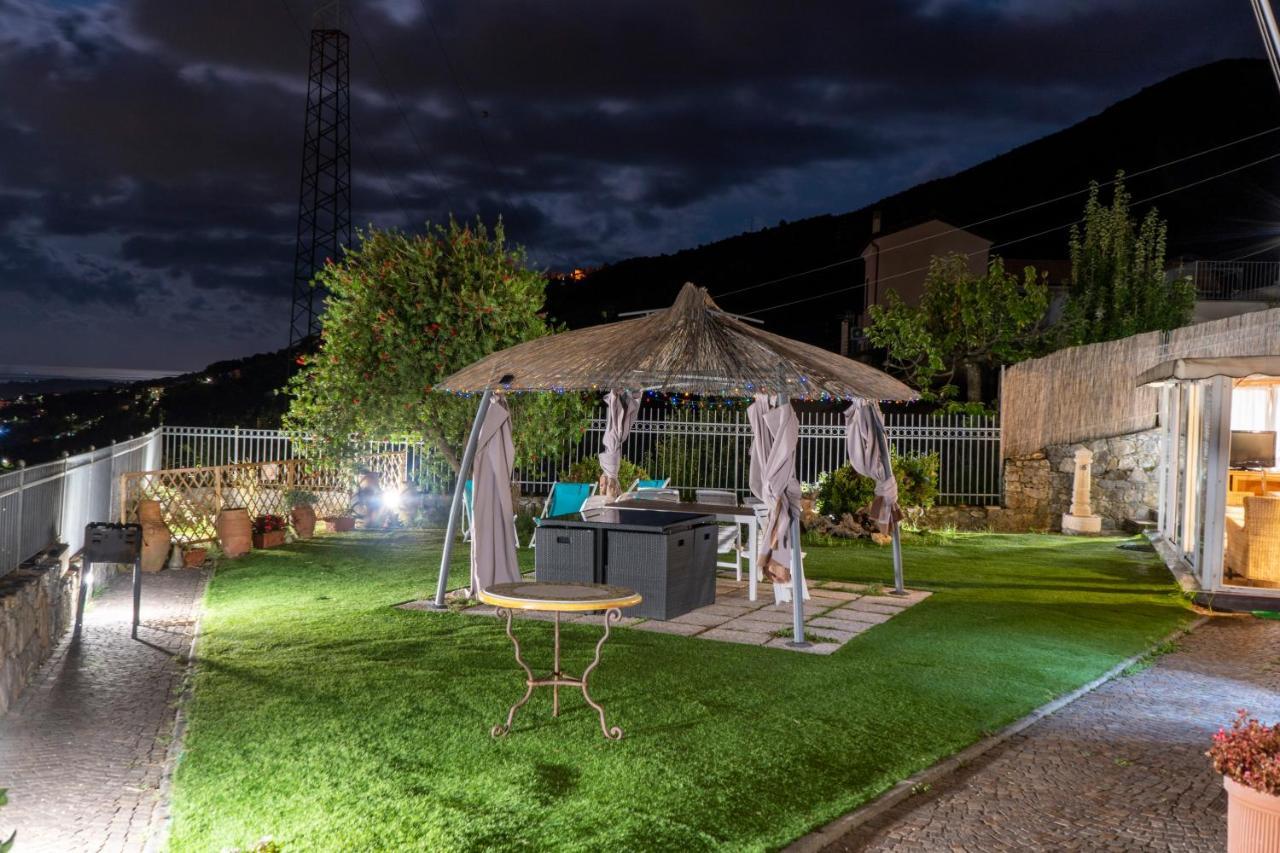 Villa Le Palme Swimming-pool & Relax In The Gulf Of Poets La Spezia