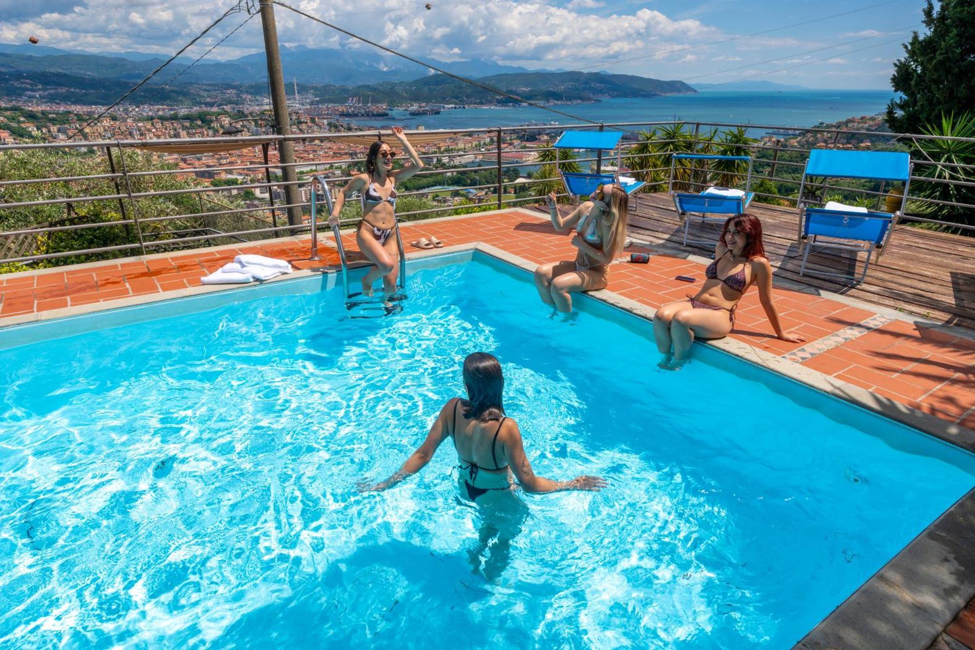 Villa Le Palme Swimming-pool & Relax In The Gulf Of Poets La Spezia