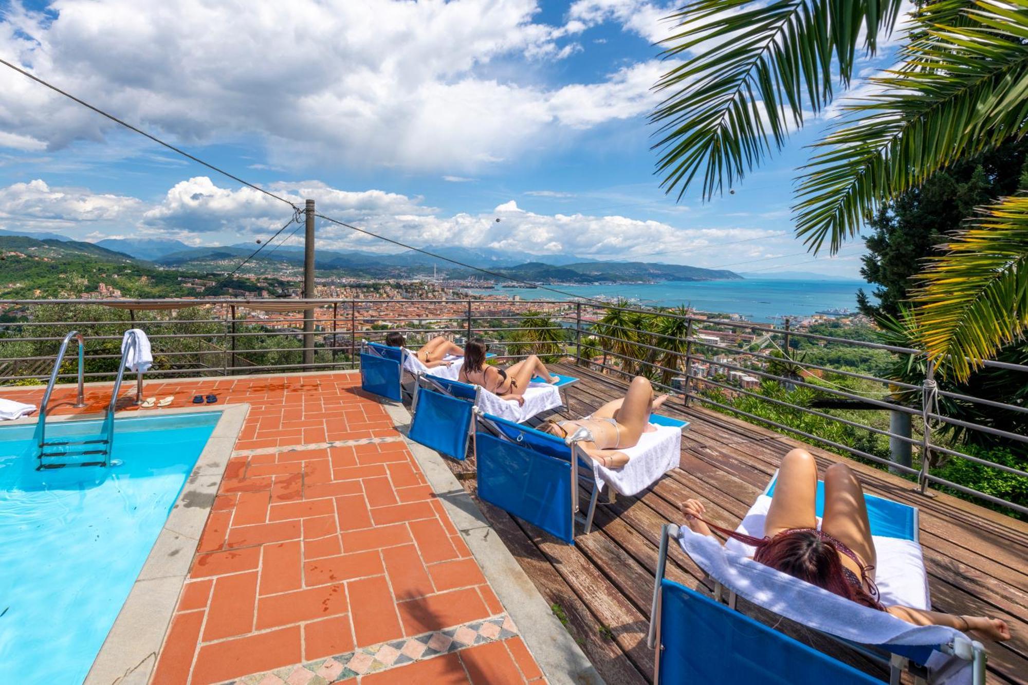 Villa Le Palme Swimming-pool & Relax In The Gulf Of Poets La Spezia