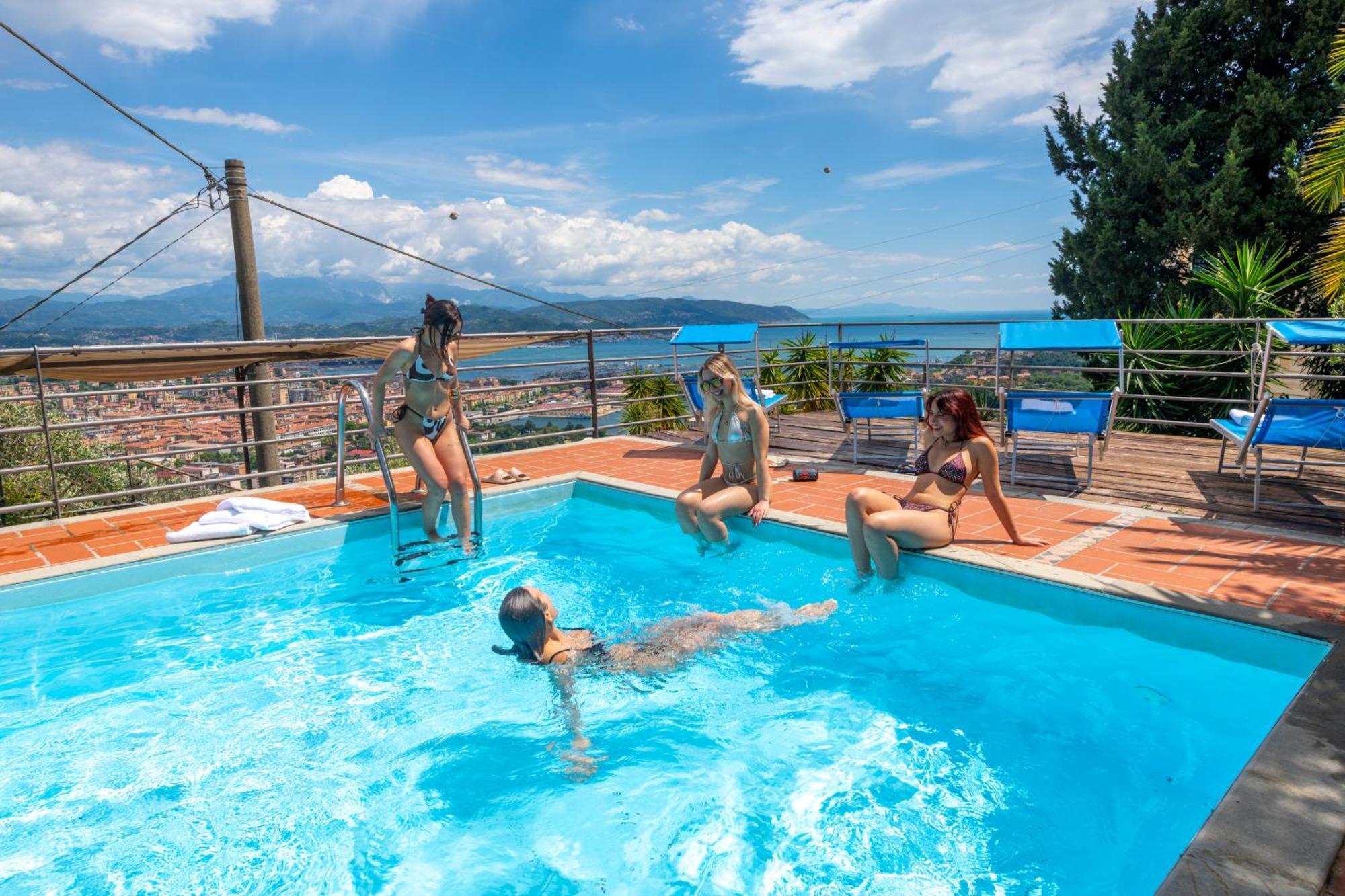 Le Palme Swimming-pool & Relax In The Gulf Of Poets